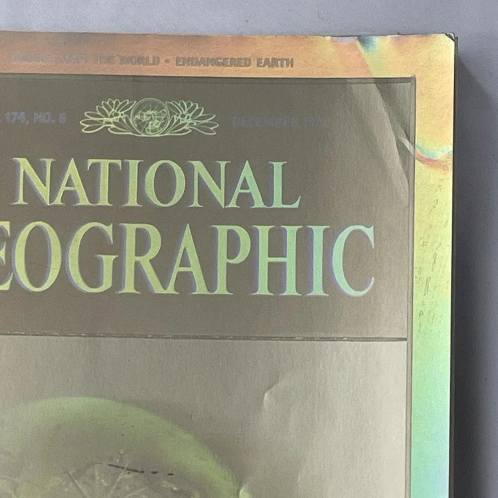 National Geographic Magazine - Hologram Cover December 1988 VOL: 174, NO 6 Good